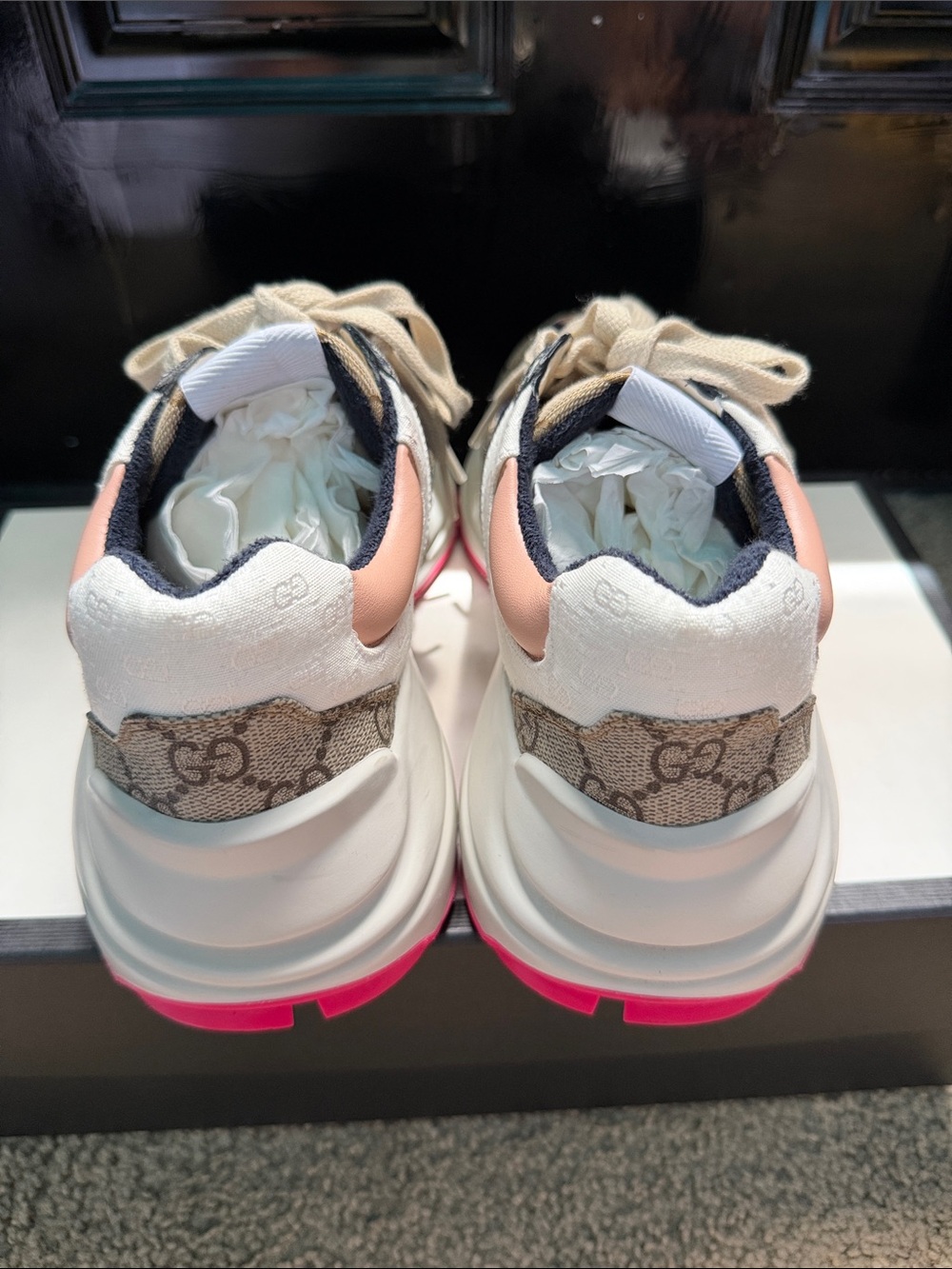 Gucci Beige Navy Pink Logo Runner Sneakers - Picture 4 of 10